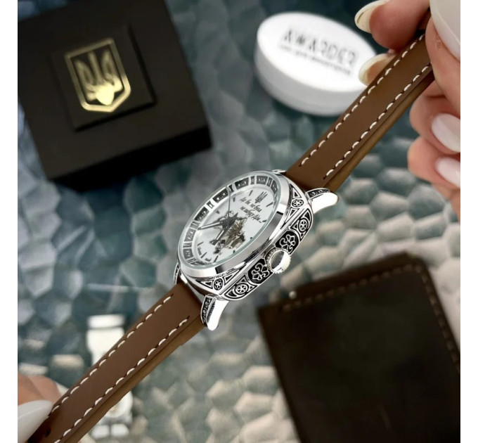 Awarder 021 Де би не була Silver-Silver-Brown