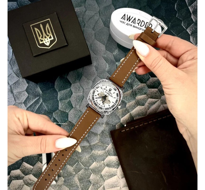 Awarder 021 Де би не була Silver-Silver-Brown