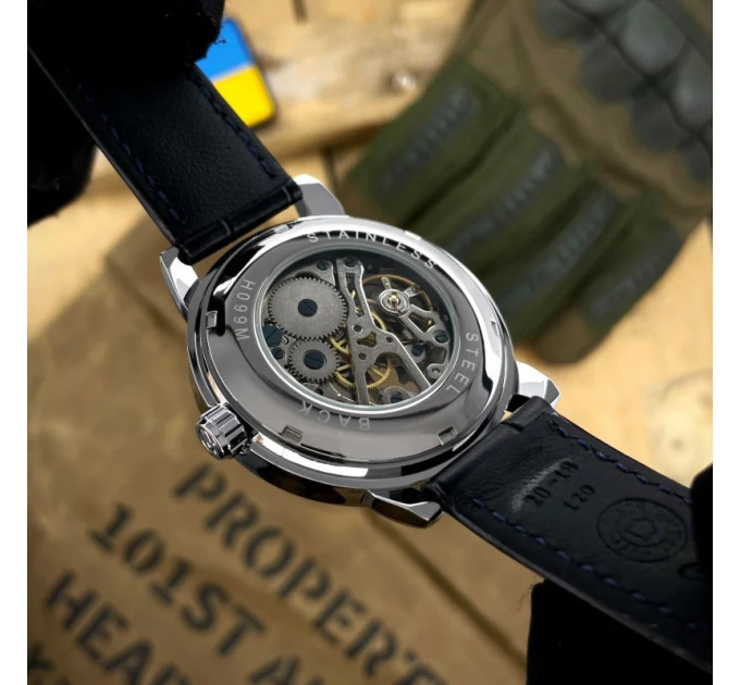 Awarder 022 Silver-Silver Mechanic Де би не був.
